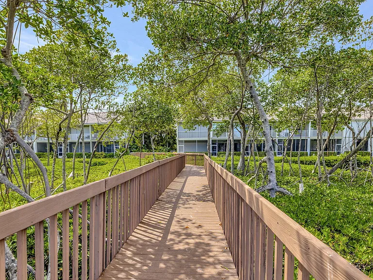 8200 Lakeshore Dr #507 — Photo 52