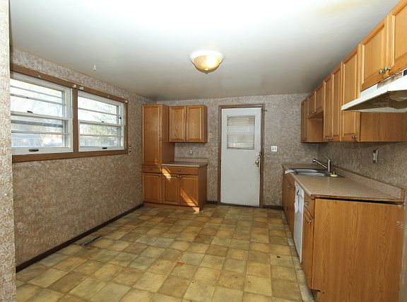 3rd image of 77 Alameda Dr