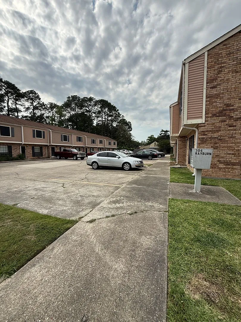 Building Photo - 304 Rayburn St