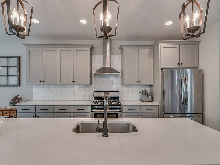 2308A Scott Ave — Photo 6