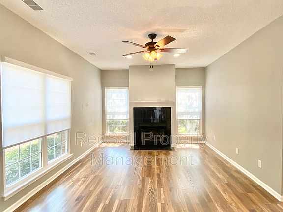 3rd image of 2246 New Kent Ct