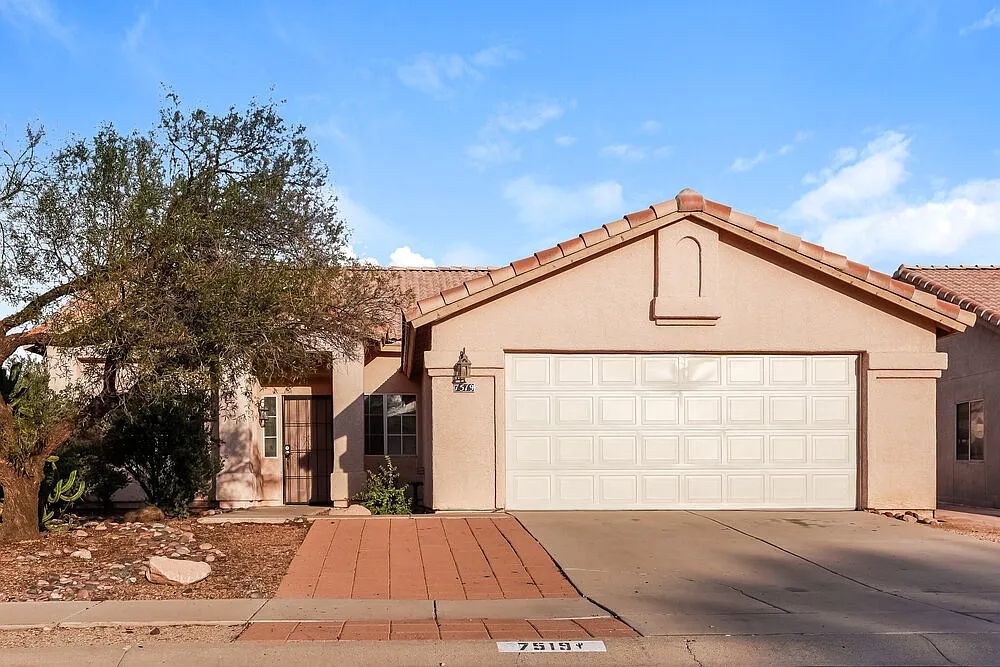4 bed, 2.0 bath, 1662 sqft, $1,920 — Photo 1