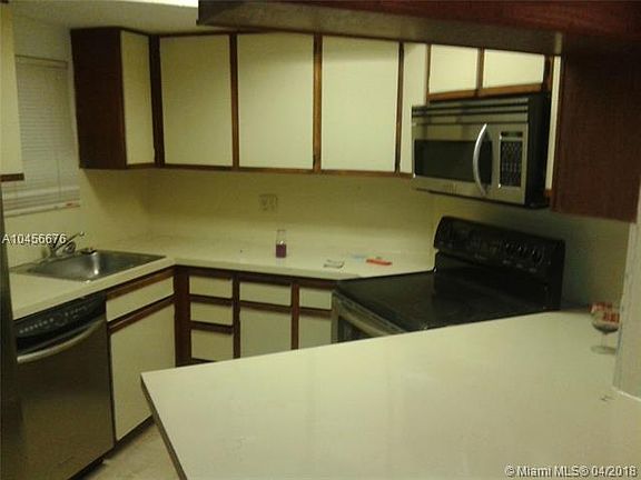 3rd image of 8255 Lake Dr APT 207
