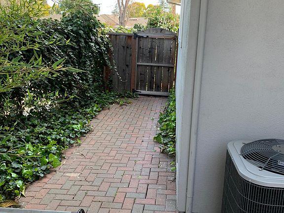 4th image of 1688A Rose Ave #A