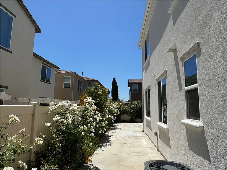 6955 Larochelle — Photo 35