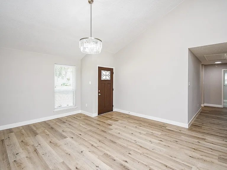 2835 Colony Dr — Photo 15