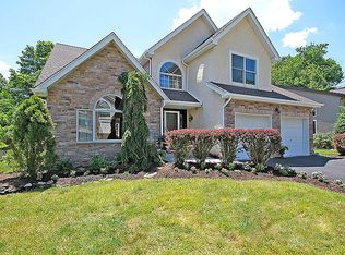 8 Cherry Tree Ln, Warren, NJ 07059