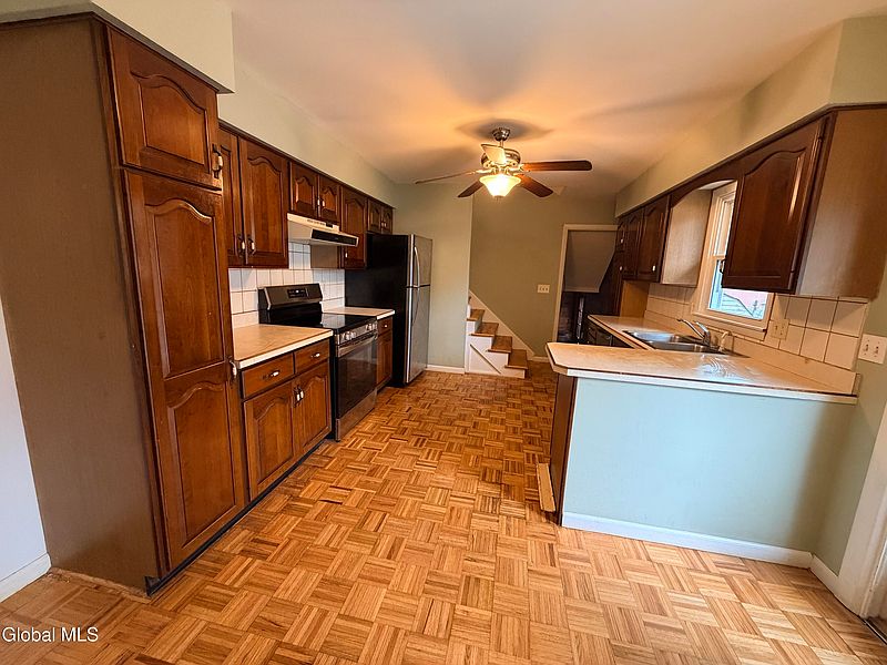 4th image of 11 Pershing Drive