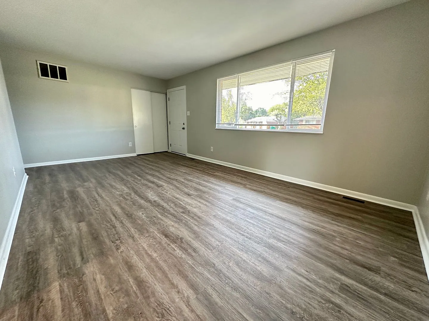 135 Market, Springboro — Photo 2