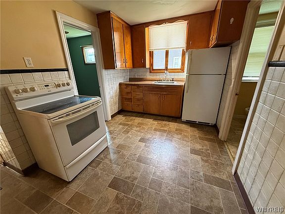 2nd image of 889 Oliver St