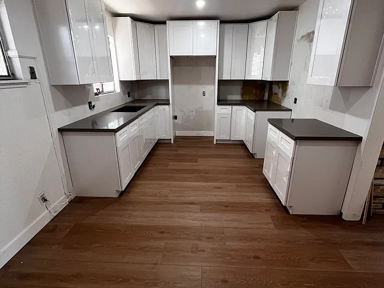 800 N Glenoaks Blvd — Photo 4