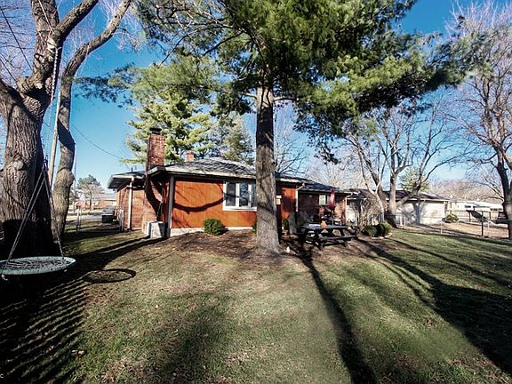 5th image of 1119 E Cragmont Dr