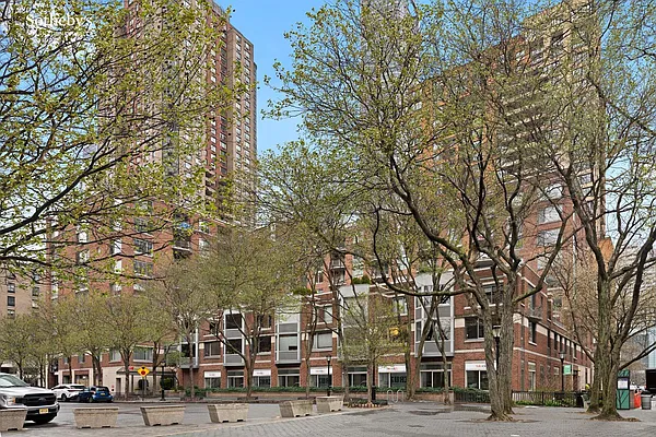 Sold by Sotheby's International Realty | media 33