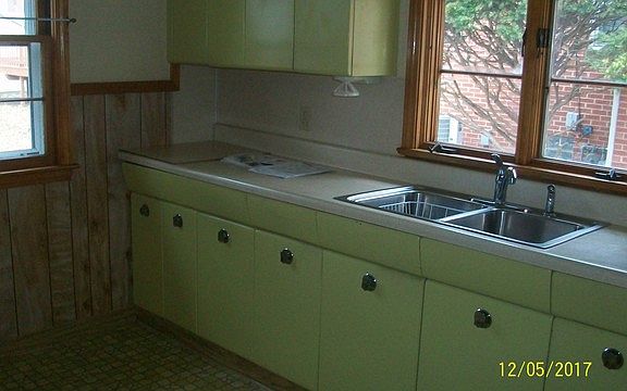 4th image of 216 E Mulberry St