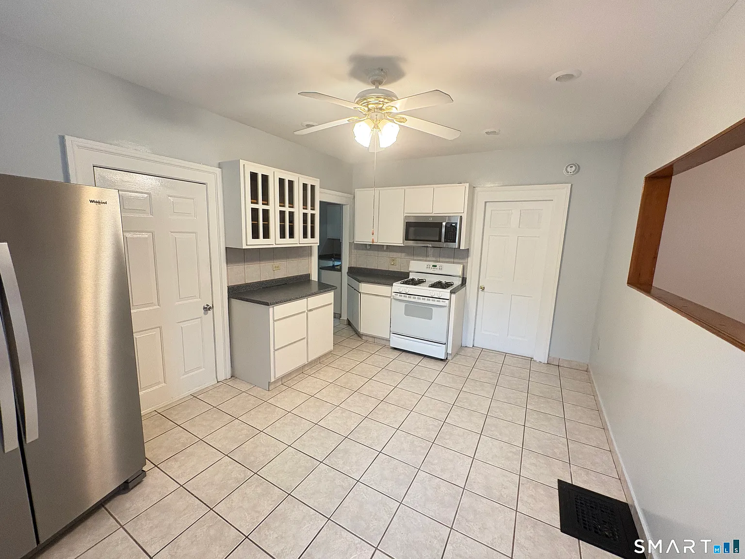 3 bed, 1.0 bath, 1417 sqft, $2,200 — Photo 4