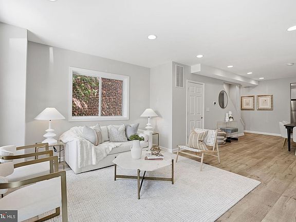 3rd image of 2210 Bryan Pl SE