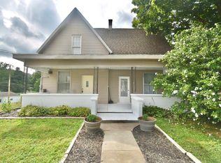 956 S Lewis St, Bloomfield, IN 47424