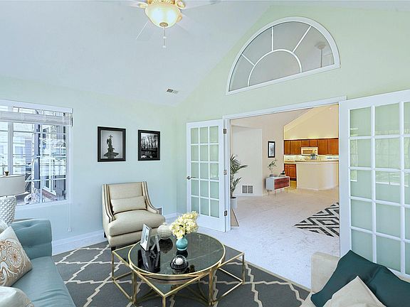 5th image of 3141 Riverview Ln