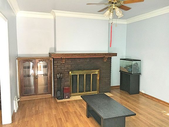 3rd image of 407 E Frye Ave