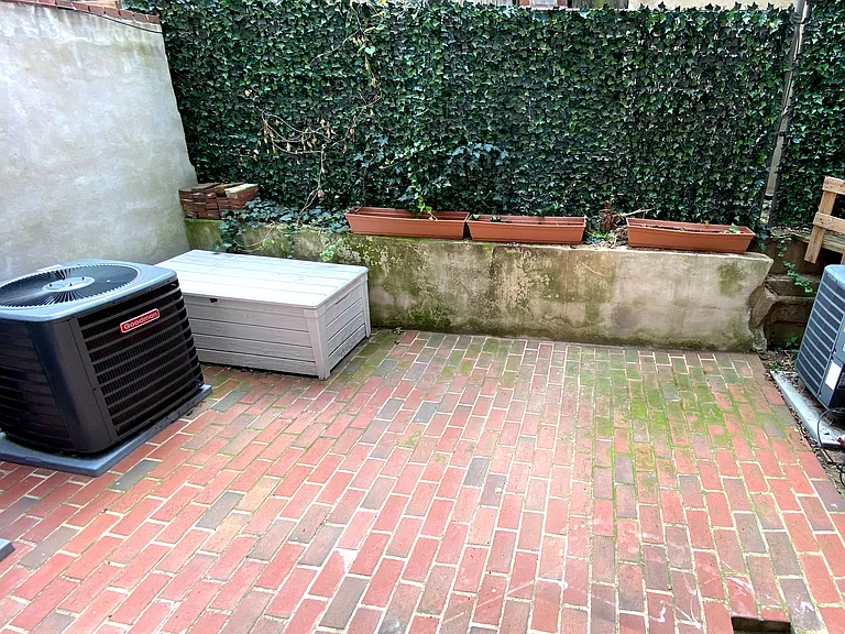 710 Q St NW #B — Photo 16