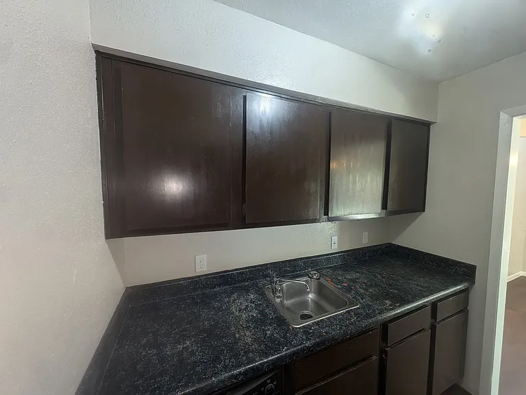 1802 Potomac Pl #C — Photo 8
