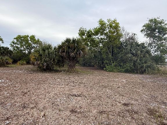 4th image of 754 Hunting Club Avenue