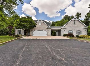 11 Tall Oaks Dr, Troy, IL 62294