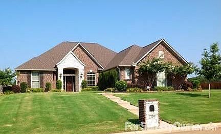 Front View : Well maintained lawn and beds. Full irrigation system. Christmas light plugs.