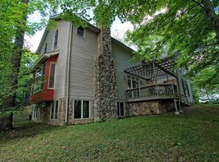 6045 Fox Chase Dr, Wadsworth, OH 44281