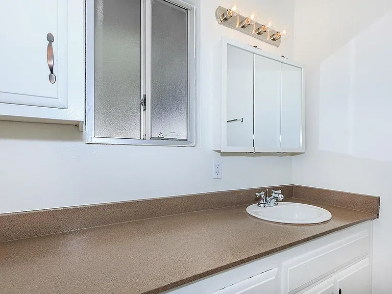 Castilian and Cordova Apartment Homes — Photo 45
