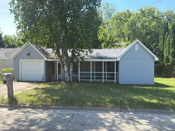 1215 Kenwood Ave, Belding, MI 48809