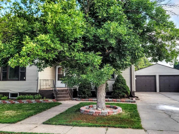 1323 W 21st St, Kearney, NE 68845