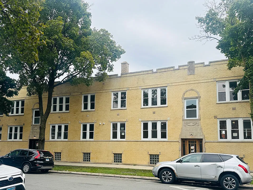2451 N Kilpatrick Ave #1