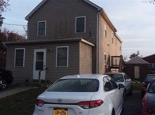 40 Redington St, Bay Shore, NY 11706