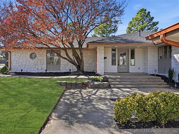 3rd image of 2425 E 53rd St