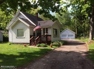 924 Wilson Ave, Norton Shores, MI 49441