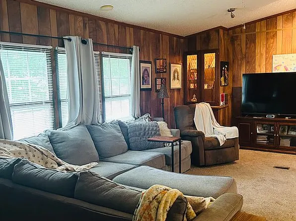 8879 Cherlee Dr, Ooltewah, TN 37363