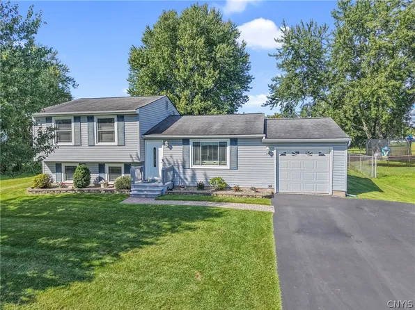 8158 Mantova Dr, Clay, NY 13041