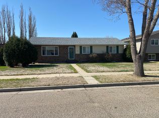 320 Rose Ln, Williston, ND 58801
