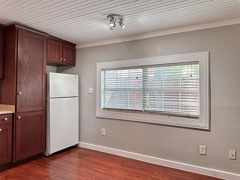 2103 E 16th St #ANNEX — Photo 13