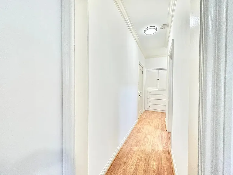 Reeves Apartments — Photo 11