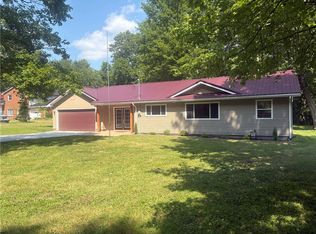 2260 Downing Ln, Hermitage, PA 16148