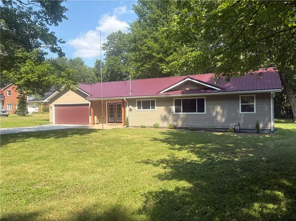 2260 Downing Ln, Hermitage, PA 16148