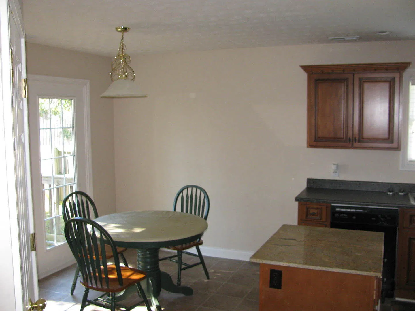 Like new home in Oldham County — Photo 4