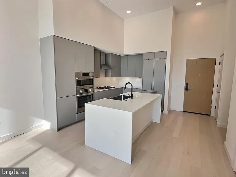 3030 Potomac Ave #Townhouse 6 — Photo 3