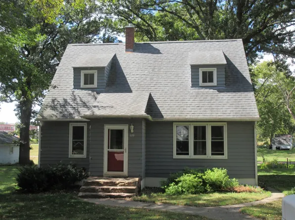 229 River St, Jackson, MN 56143