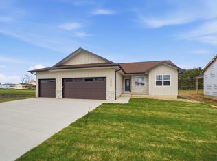 3921 Broomfield Dr, Cedar Falls, IA