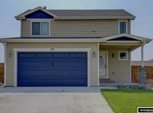 367 Williams Way, Glenrock, WY 82637