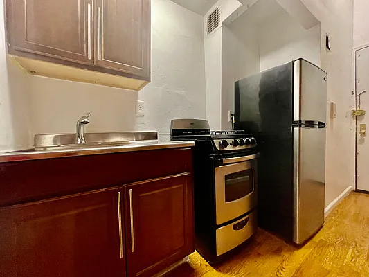 Rented by R New York | media 54