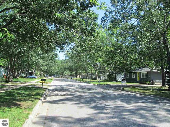 2nd image of 871 Oakdale Dr